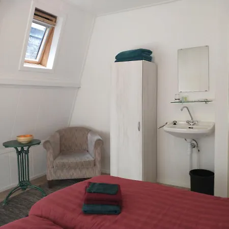Bed and Breakfast Voorstraat-straatzicht Boven *