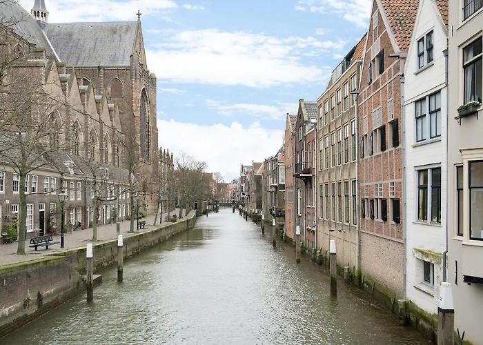 Voorstraat-straatzicht Boven Alojamento de Acomodação e Pequeno-almoço Dordrecht