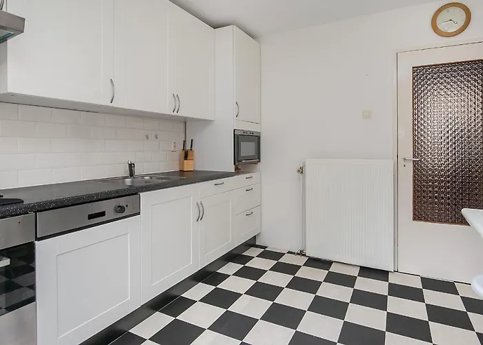 Voorstraat-straatzicht Boven * Dordrecht