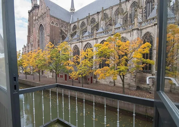 Voorstraat-straatzicht Boven Panzió *